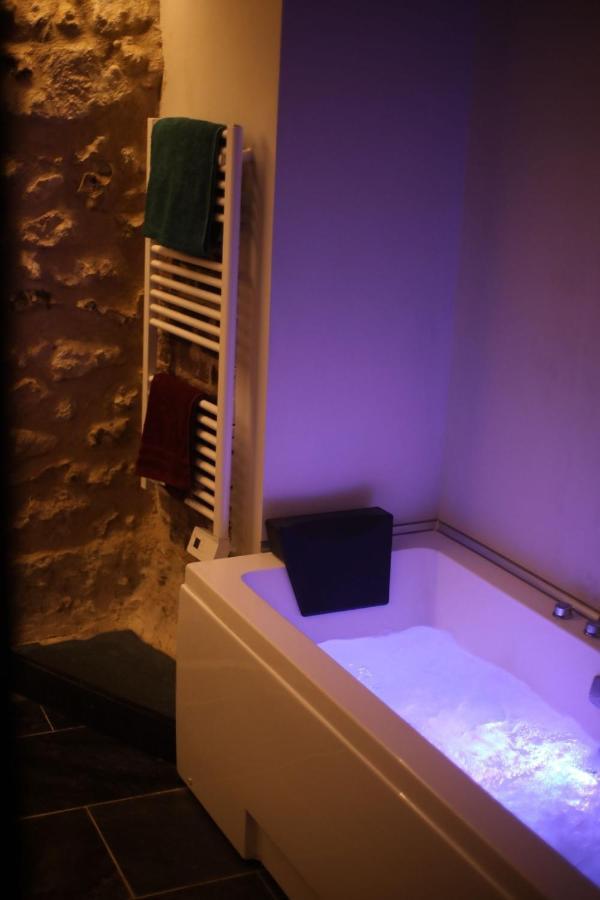 Naveil La Montrieuse, Chambre Individuelle Avec Sauna Et Baignoire Spa المظهر الخارجي الصورة